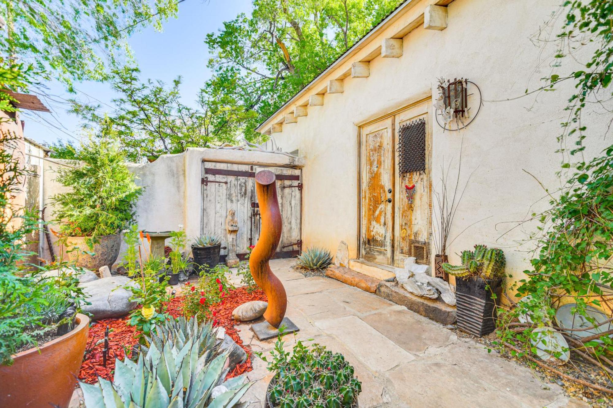 Adobe Studio 2 Blocks To Downtown Santa Fe Plaza! Exterior photo