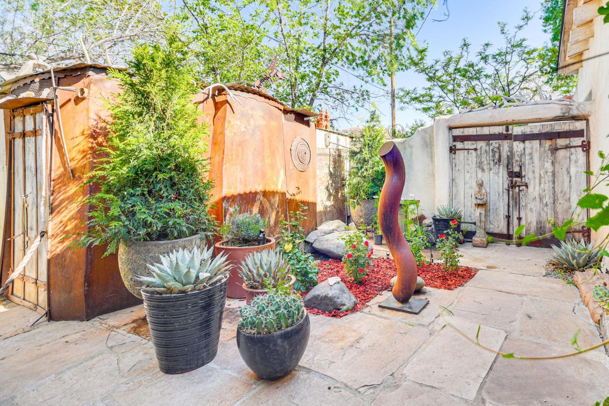 Adobe Studio 2 Blocks To Downtown Santa Fe Plaza! Exterior photo
